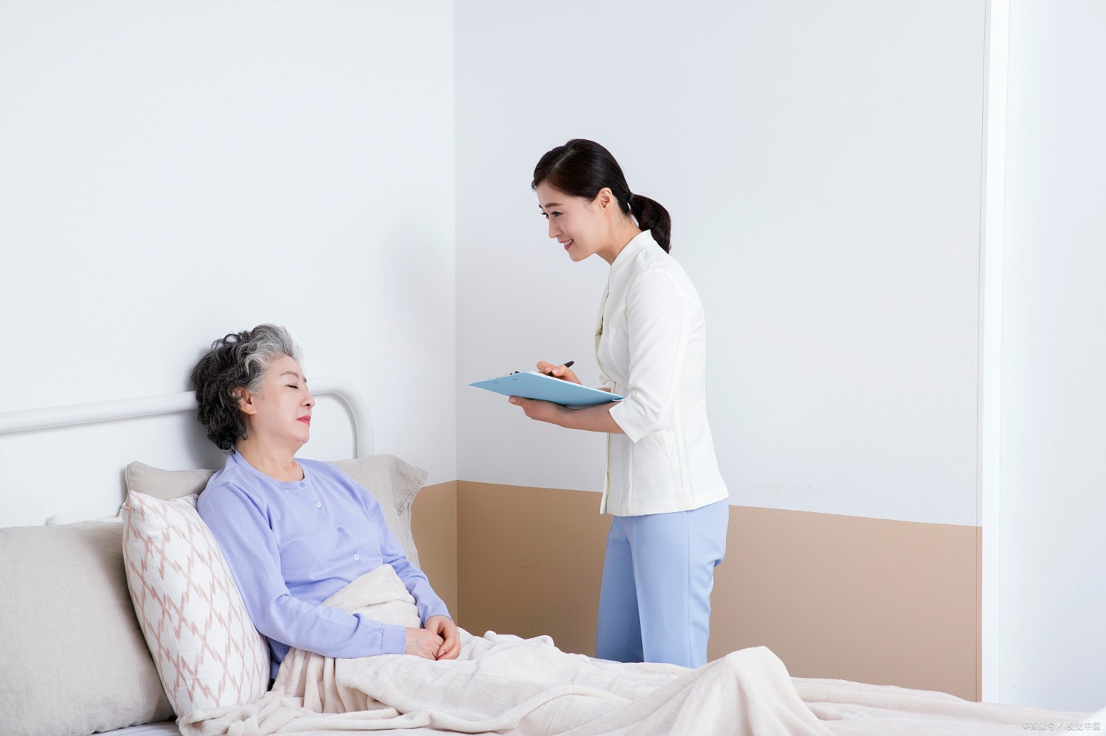 西岗找住家保姆护工护理卧床老人病人｜优选沈阳静恩家政公司靠谱口碑好