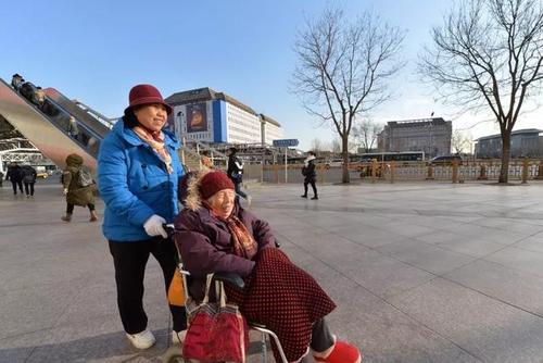 辽宁在沈阳找住家保姆照顾独居老人｜推荐沈阳静恩家政公司靠谱口碑好