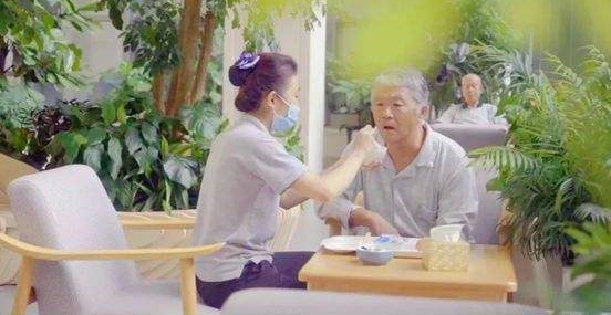 辽宁在沈阳找照顾卧床不自理老人多少钱｜推荐沈阳静恩家政保姆公司靠谱口碑好