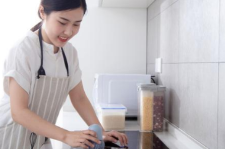 辽宁找高端家庭保姆|护老保姆|做饭阿姨|家务保姆|推荐沈阳静恩家政公司靠谱口碑好