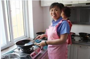 辽宁沈阳高端家政优选住家保姆做饭阿姨做家务照顾老人带小孩多少钱