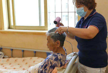 苏家屯在沈阳找保姆照顾护理独居卧床老人|推荐沈阳静恩家政公司高端连锁品牌