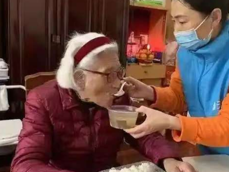 辽宁找住家保姆陪护女老人多少钱｜推荐沈阳静恩家政公司口碑好