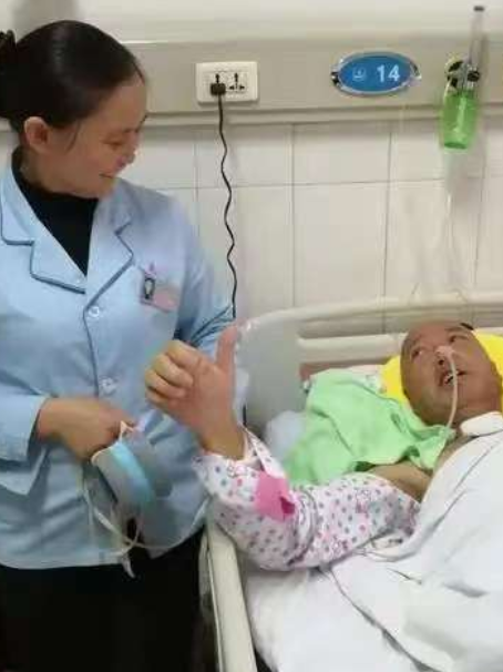 康平找专业护工保姆照顾骨折老人多少钱｜推荐沈阳静恩家政护工保姆公司靠谱口碑好