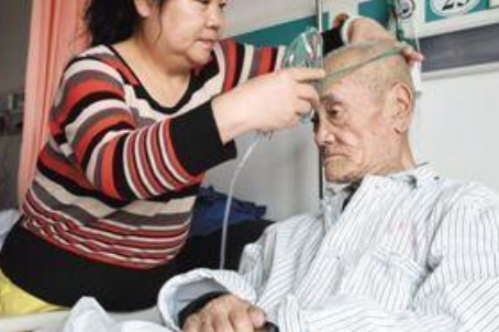 盖州找24小时住家保姆照顾阿尔兹海默症老人|推荐沈阳静恩家政保姆护工公司靠谱口碑好